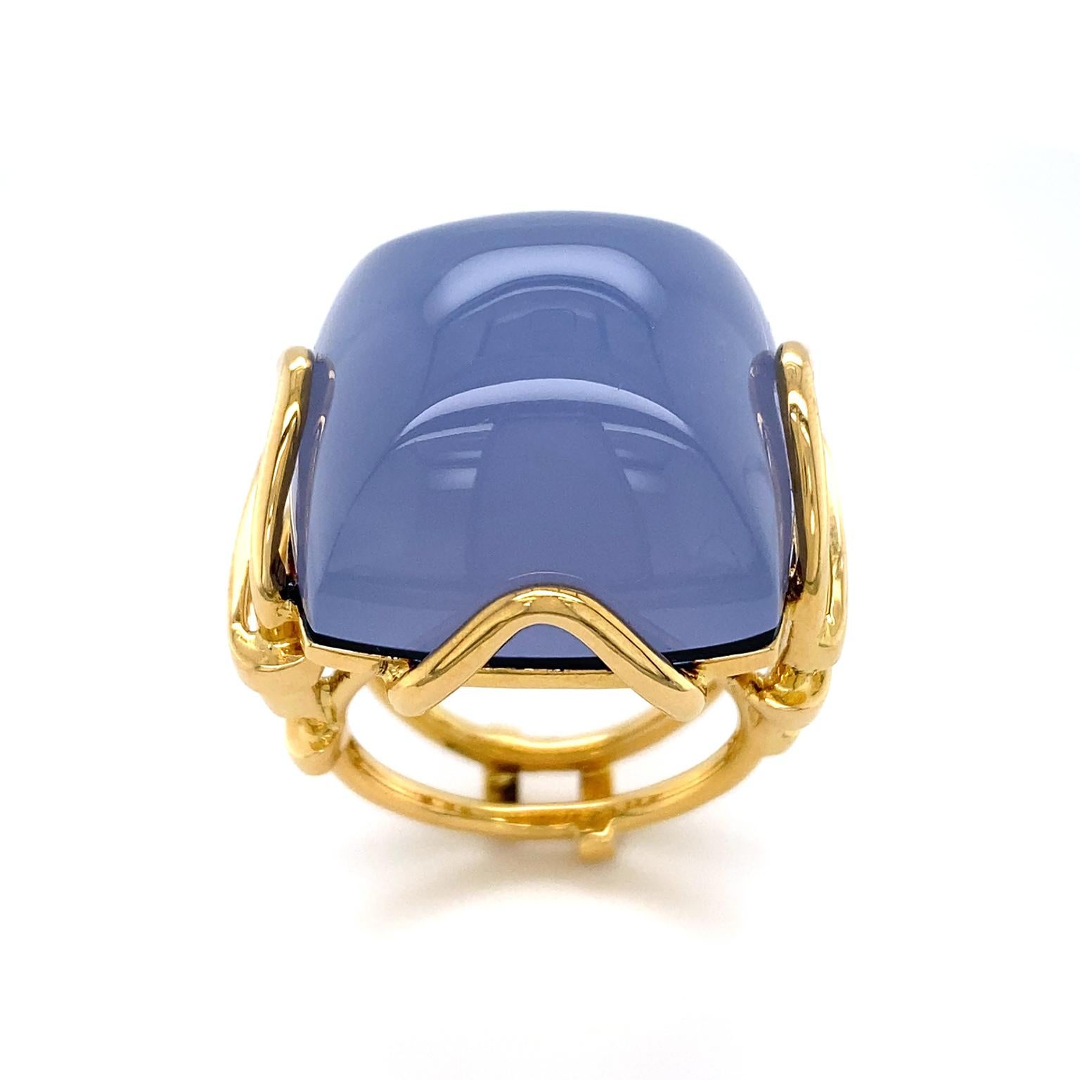 Cushion Cabochon Chalcedony 18K Yellow Gold Ring For Sale 1