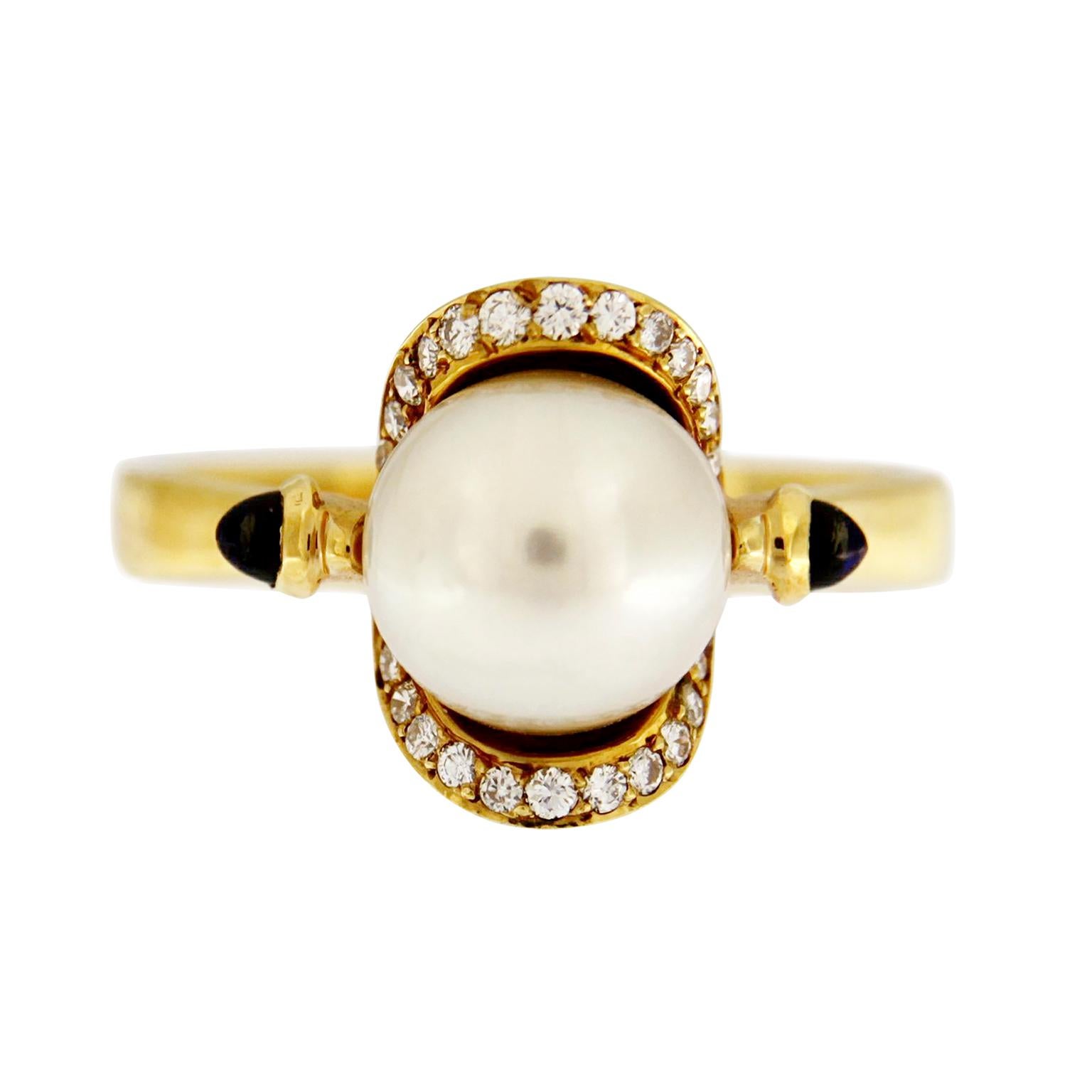 This unique ring shines with an entourage of jewels. A round pearl serves as the center stone. Its satiny luster contrasts with the metallic and adamantine shine of the 18k yellow gold and diamonds. Round brilliant cut diamonds counts 26 and 0.39