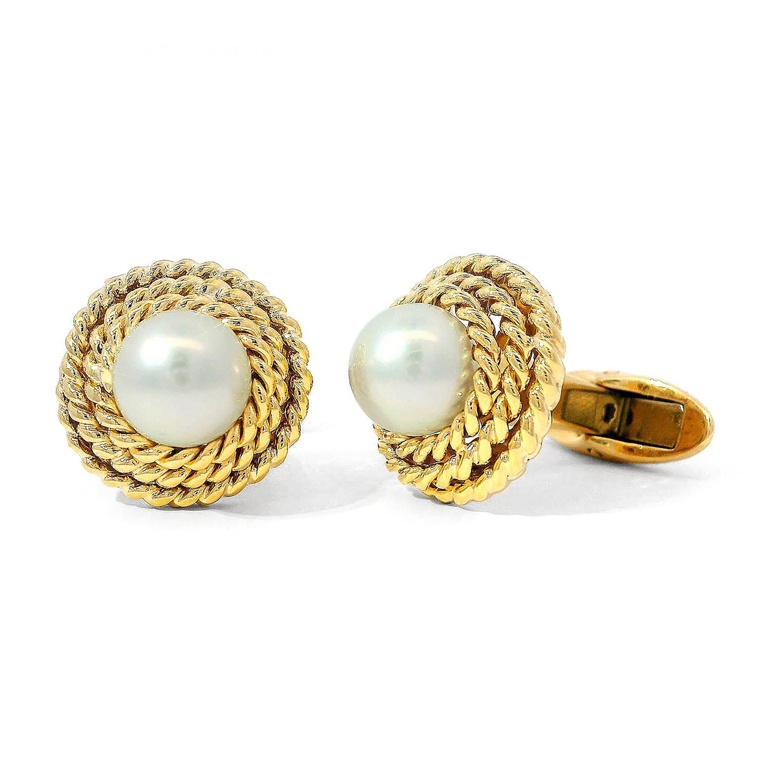 The vibrancy of 18k yellow gold encloses a prismatic pearl for these cufflinks. A gold braid winds around the gem and evokes a maritime theme. The total weight of the pearls is 2 carats. Measurements are 0.64 inches (width) by 0.63 inches (length)