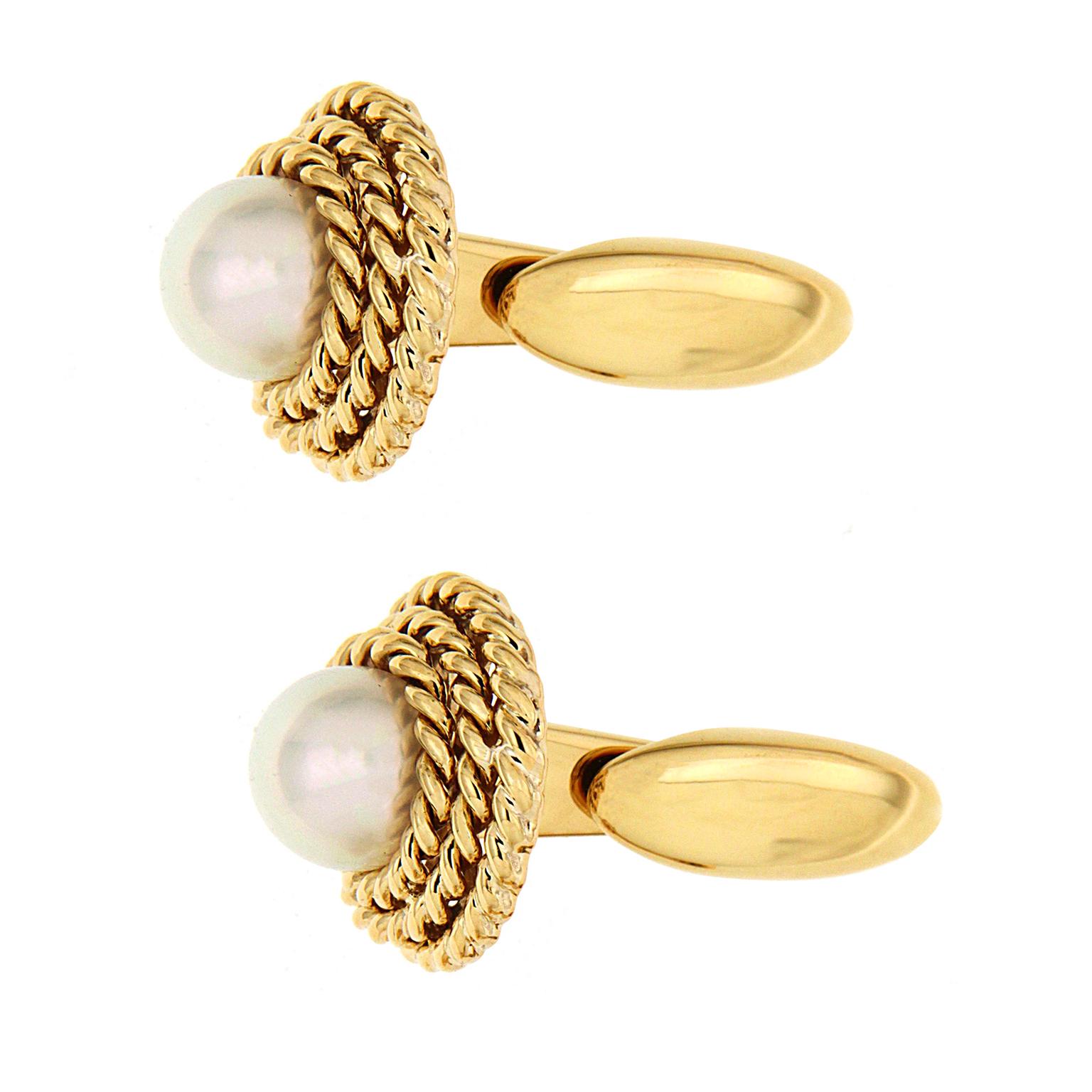 18K Yellow Gold Coil and Pearl Cufflinks In New Condition For Sale In New York, NY