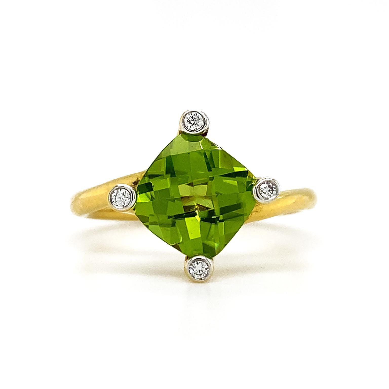 Kissen Peridot und Diamanten 18K Gelbgold Ring  (Kissenschliff) im Angebot