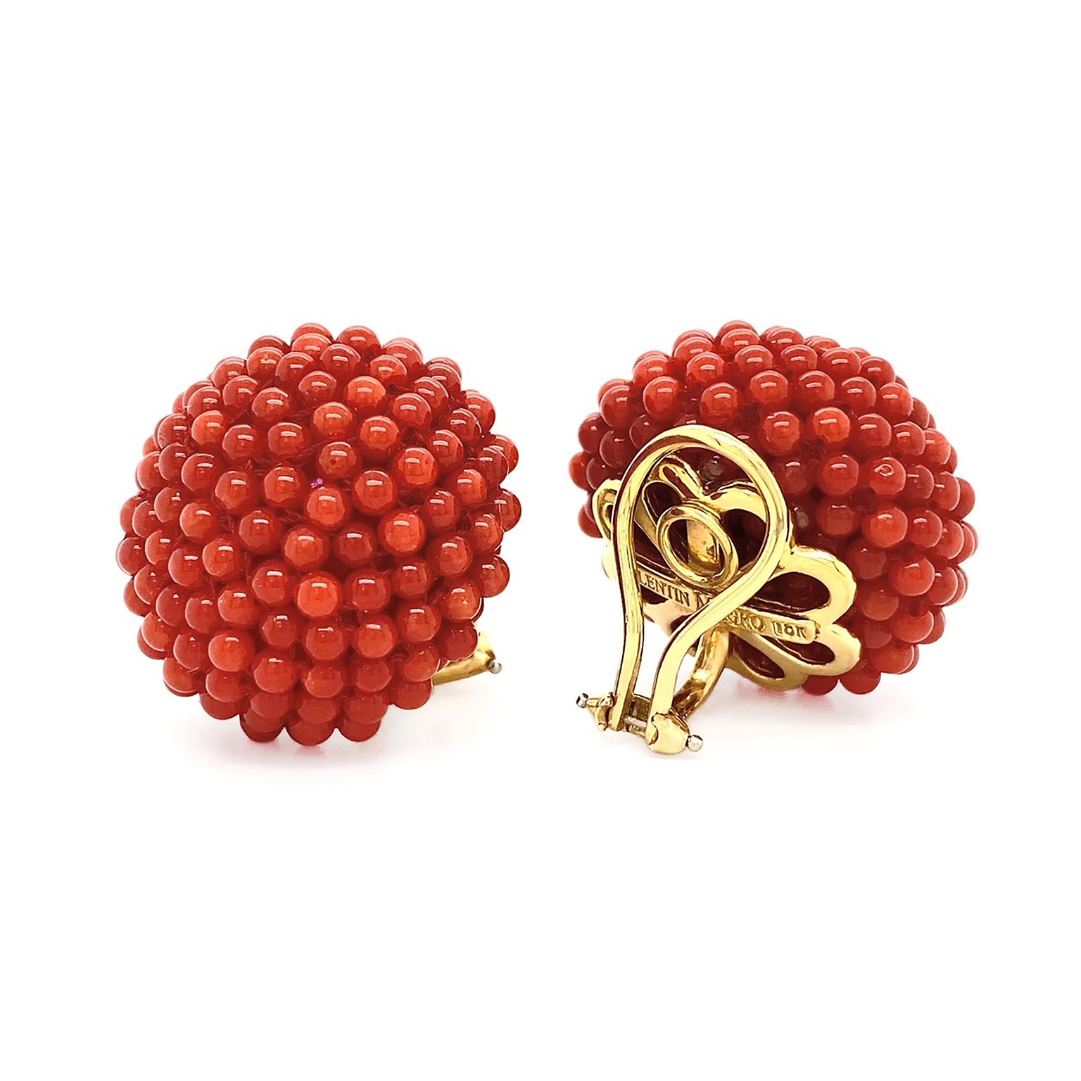 Rote Korallenkugel 18K Gelbgold Clip-Ohrringe (Perle) im Angebot