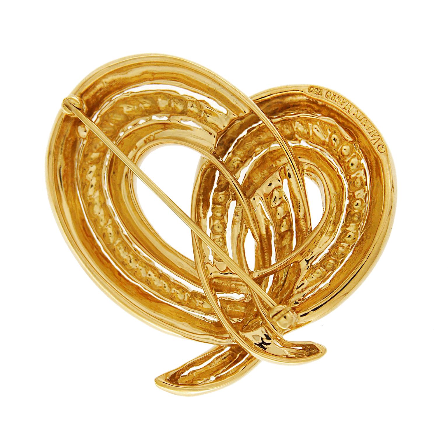 Valentin Magro Rope and Wire Overlapped Brooch creates a simple knot. Its shaping adds complexity and visual interest. The center is thicker and tapers towards the tips. Twisted 18k yellow gold makes up the majority of the design and is bordered