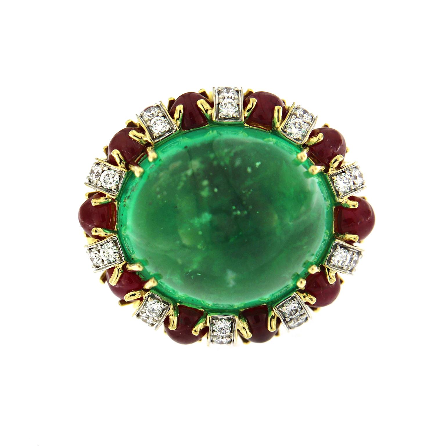 Cabochon Colombian Emerald, Ruby and Diamond 18K Yellow Gold Ring In New Condition For Sale In New York, NY