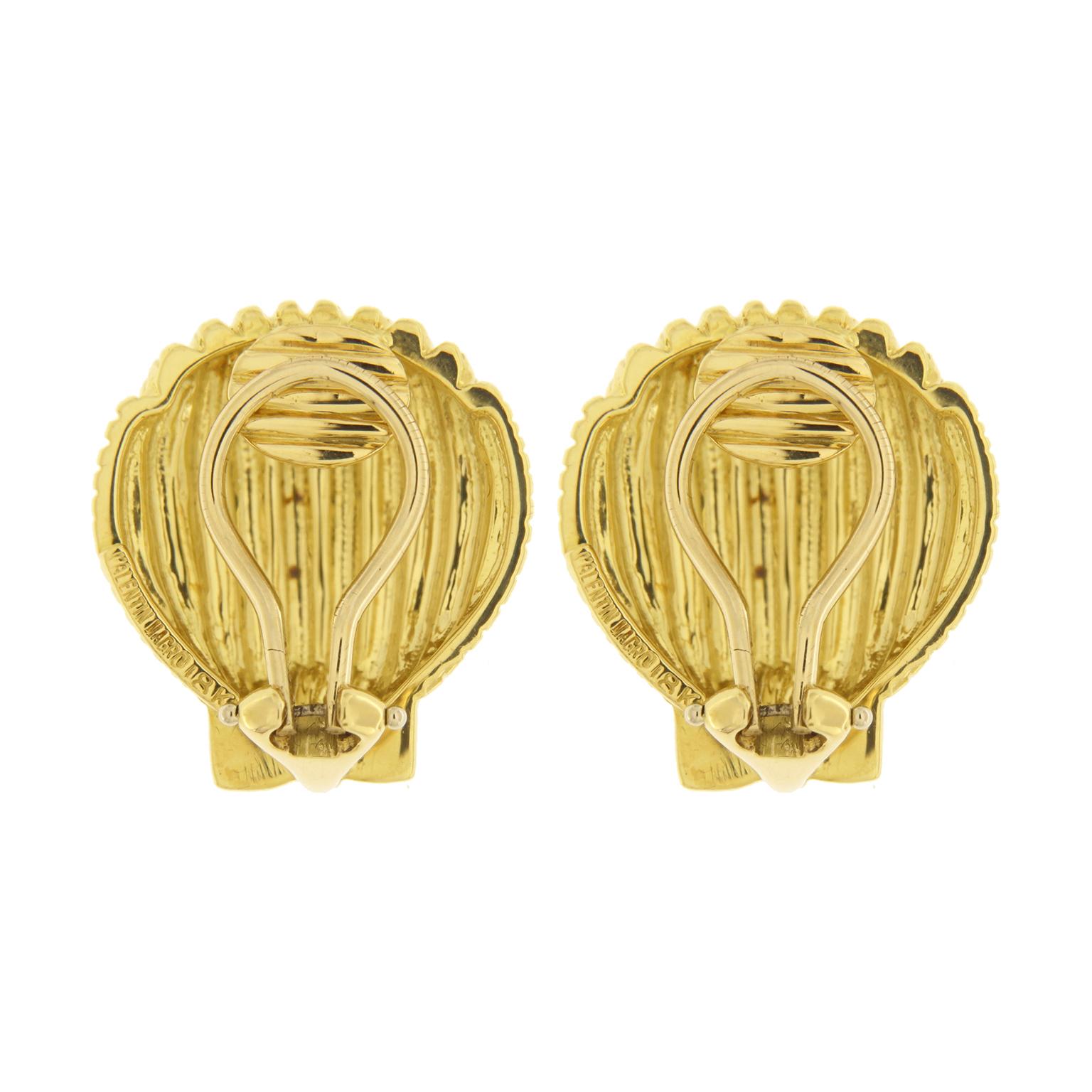 Boucles d'oreilles en or jaune 18K à coquille festonnée Neuf - En vente à New York, NY