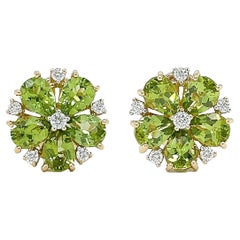 Boucles d'oreilles en or jaune 18 carats avec petits péridots et diamants