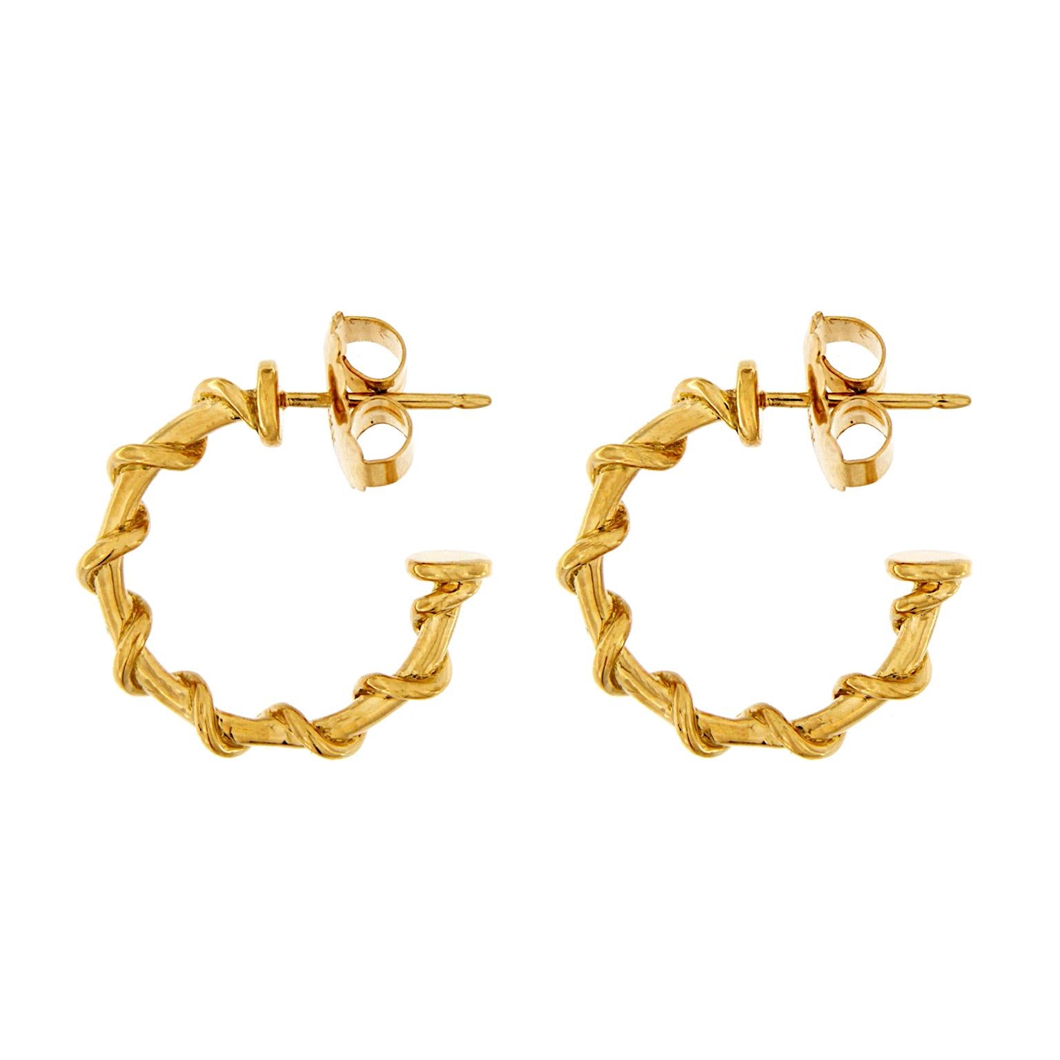 Small 18K Yellow Gold Nautical Rope Hoop Earrings In New Condition For Sale In New York, NY