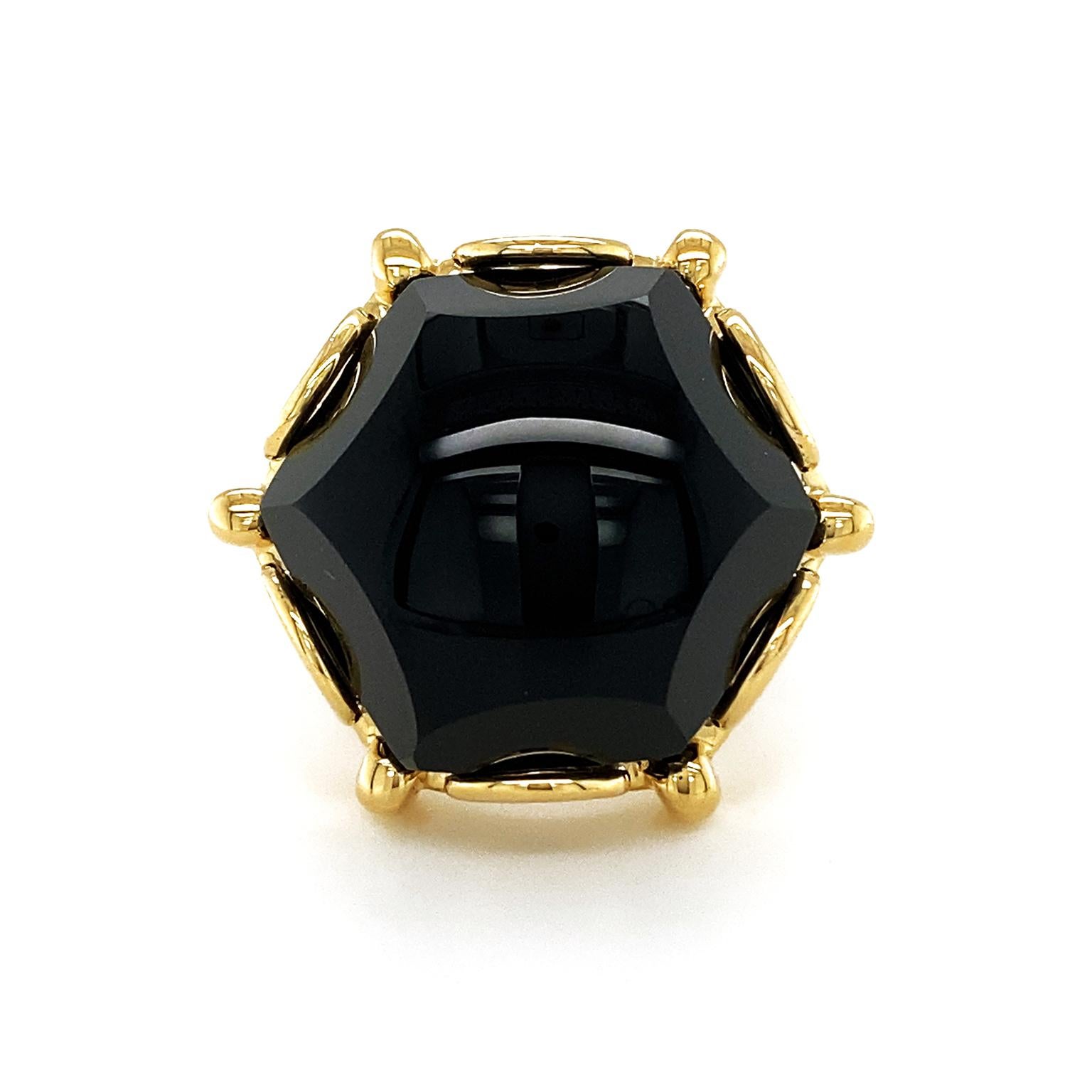 Modern Hexagon Cabochon Onyx 18K Yellow Gold Ring For Sale