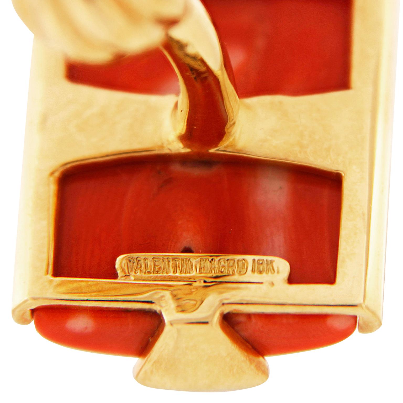 Special Cut Rectangle Red Coral 18K Yellow Gold Cufflinks In New Condition For Sale In New York, NY