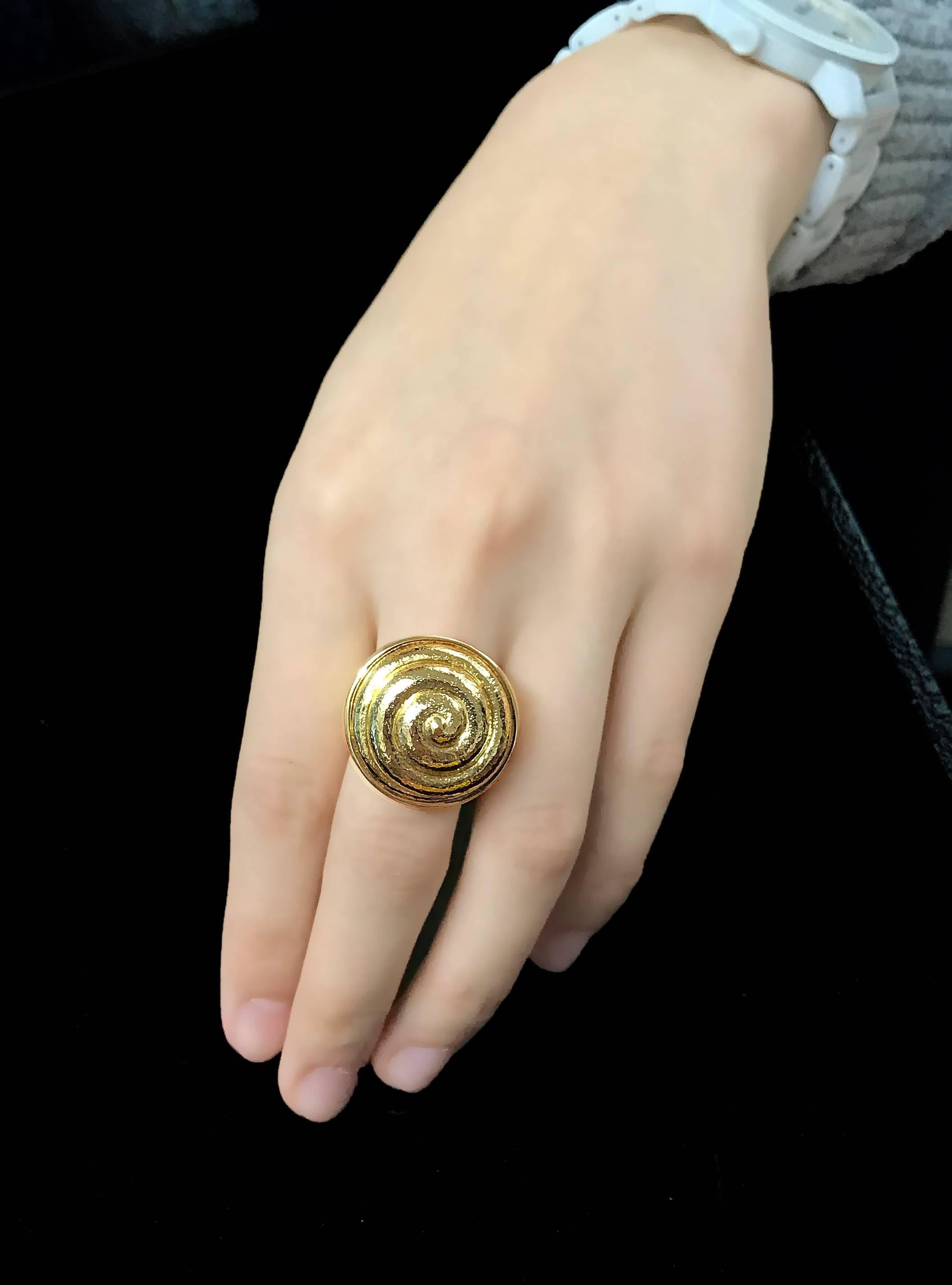 Women's or Men's Textured 18K Yellow Gold Snail Ring For Sale