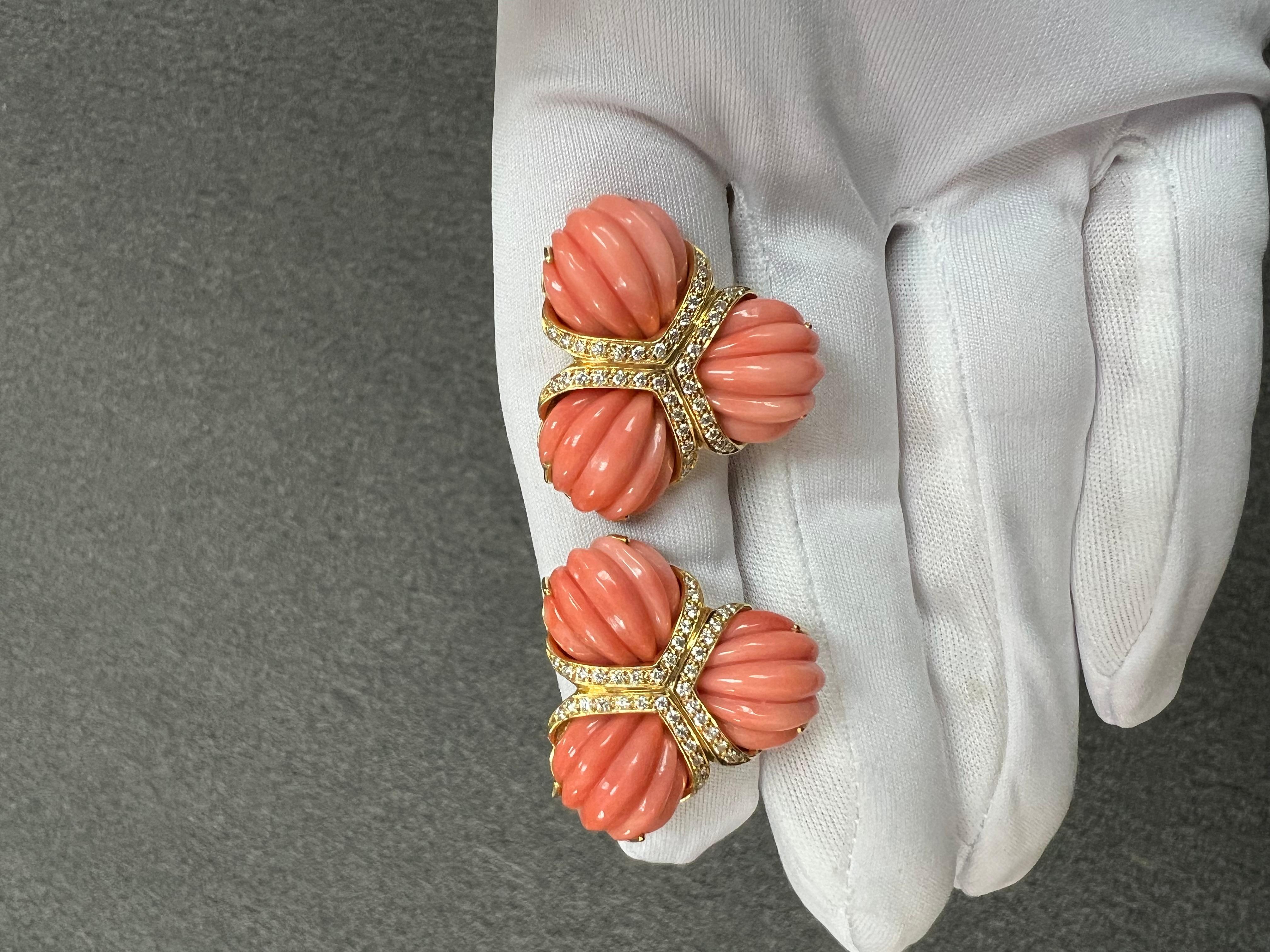 Pendientes de clip Valentin Magro Triple Coral Diamante Oro Amarillo 18k en Bueno estado para la venta en Los Angeles, CA