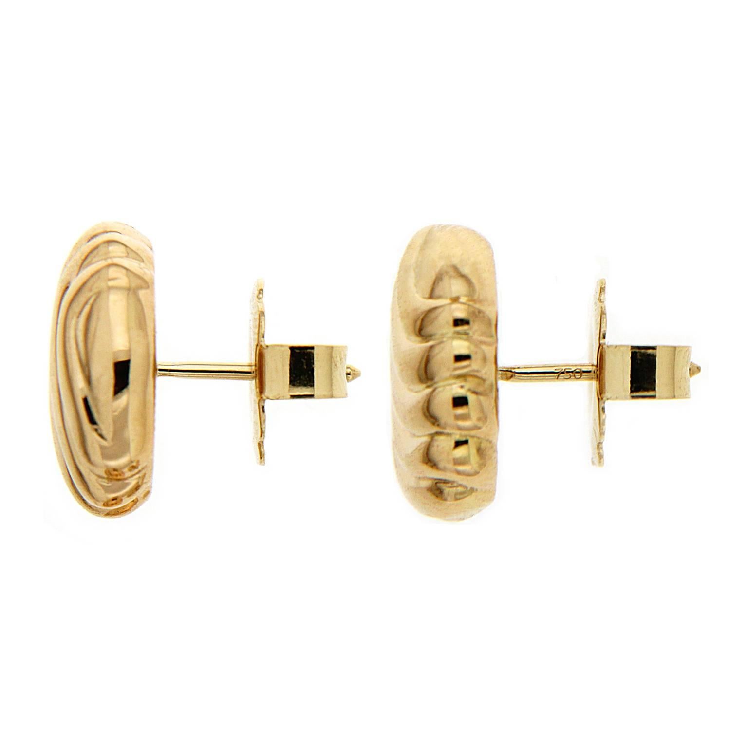 Women's or Men's 18K Yellow Gold Wavy Pattern Stud Earrings For Sale