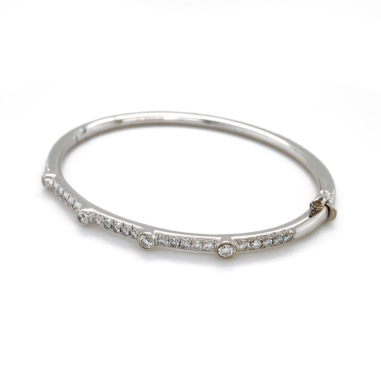 Bracelet en or blanc 18K à pavé fin de diamants Unisexe en vente