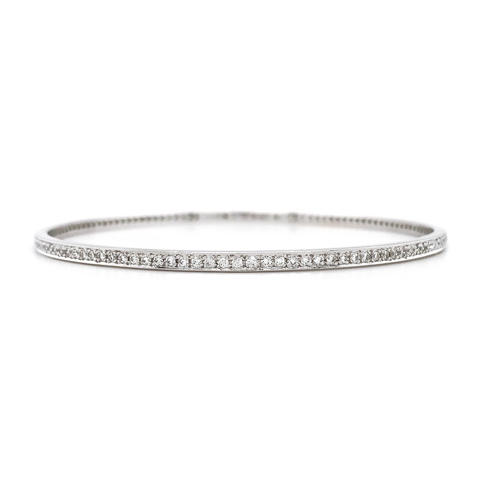 Round Cut 18K White Gold Pavé Diamond Bangle Bracelet For Sale
