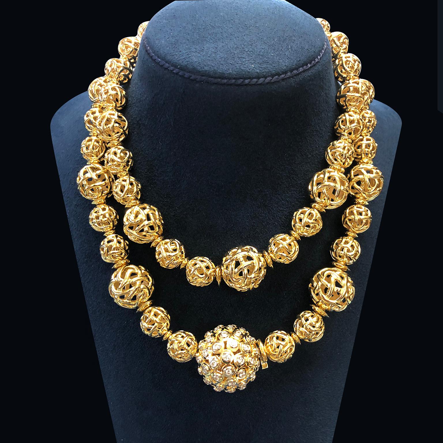 Lariat-Halskette mit gewebtem Kugel aus 18 Karat Gelbgold mit Diamanten Damen im Angebot