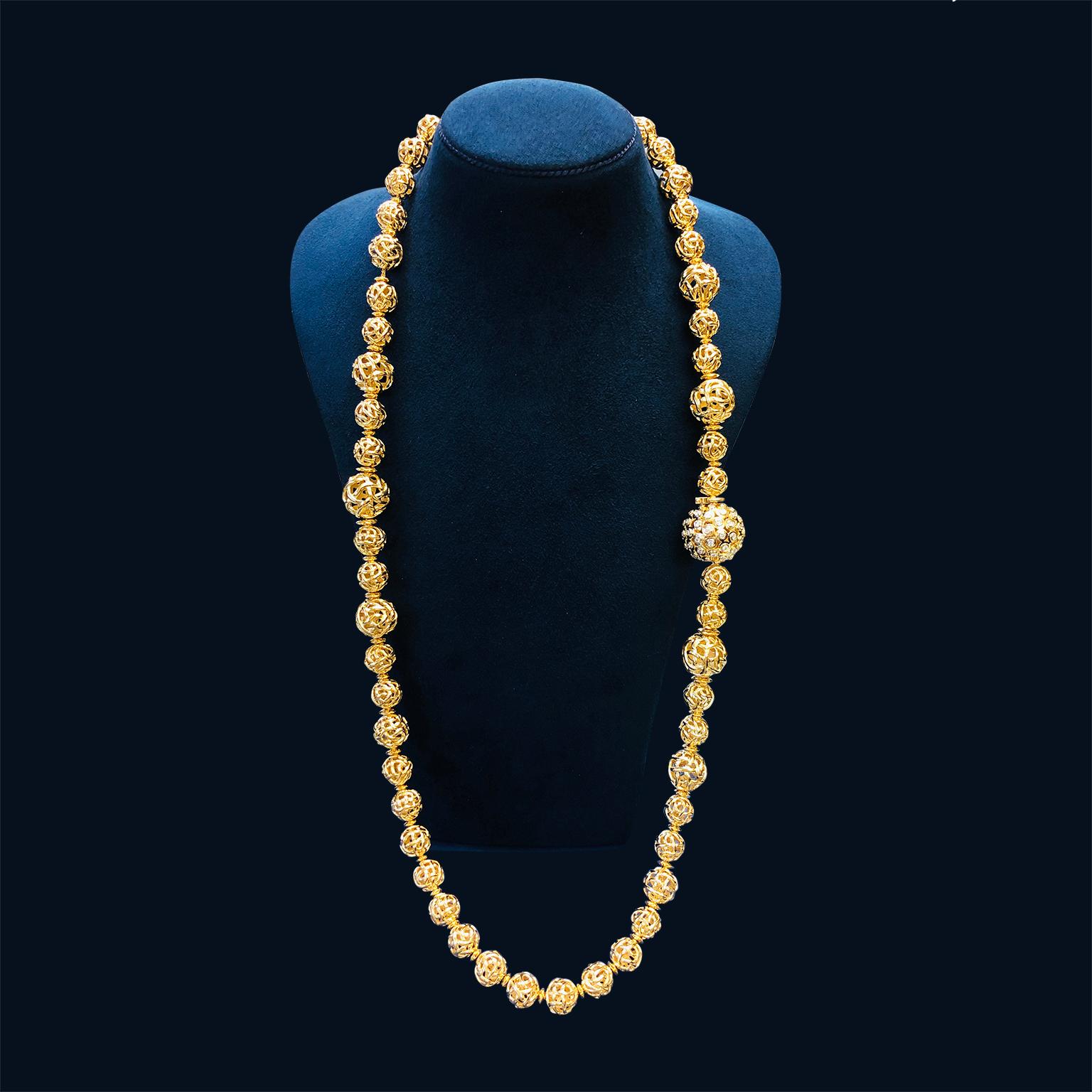 Round Cut Woven Ball 18 Karat Yellow Gold Diamond Lariat Necklace For Sale