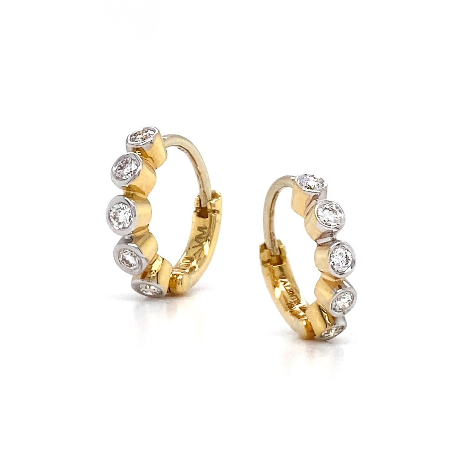 Five Diamond 18K Yellow Gold Hoop Earrings In New Condition For Sale In New York, NY
