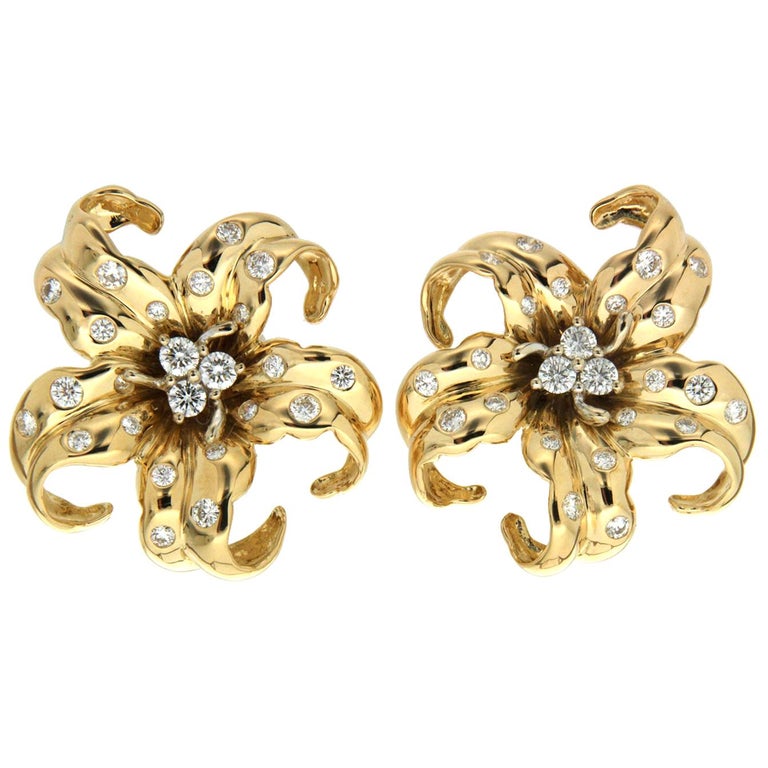 Valentin Magro Yellow Gold Diamond Flower Pinwheel Earrings at 1stDibs