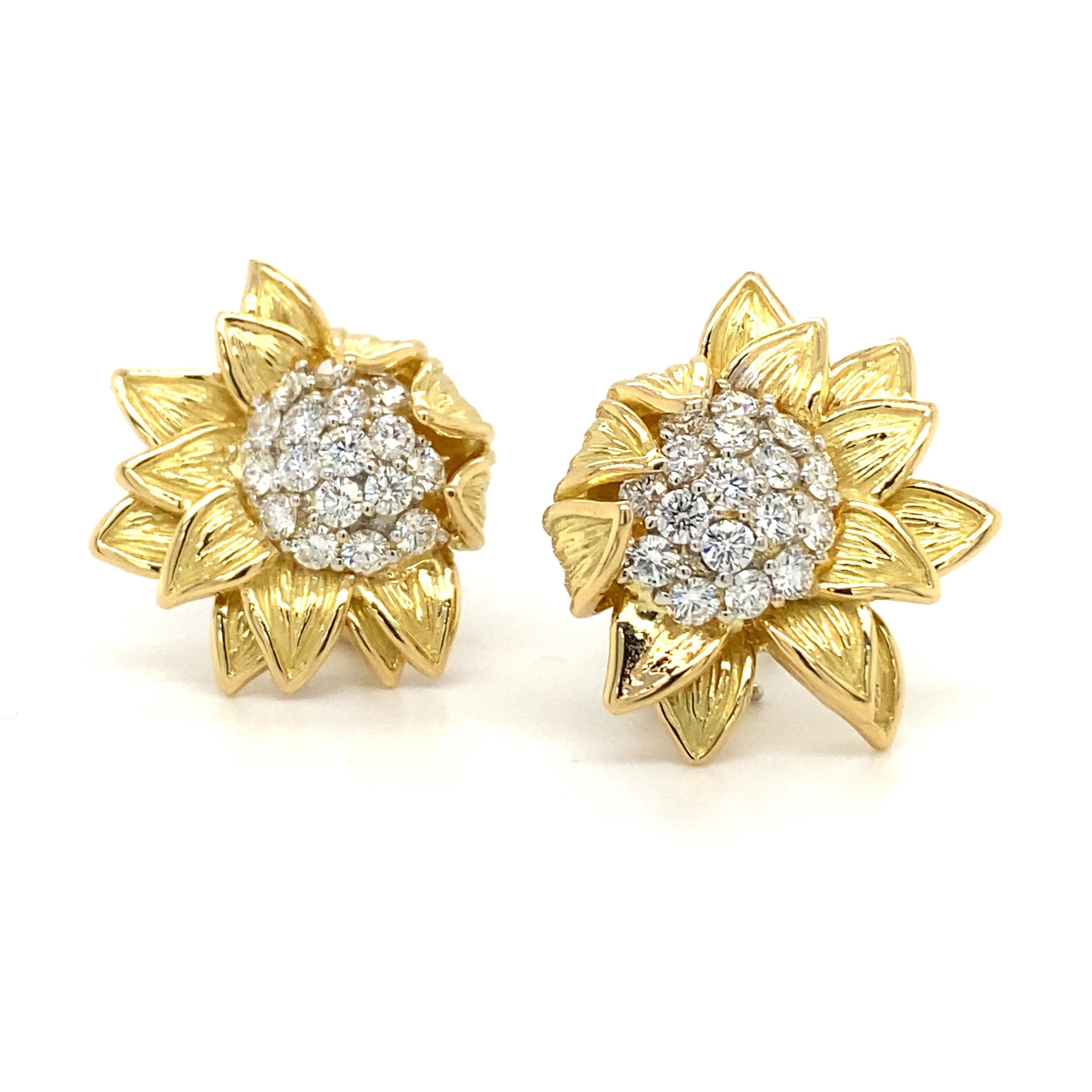 Boucles d'oreilles tournesol en or jaune 18K avec diamants Neuf - En vente à New York, NY