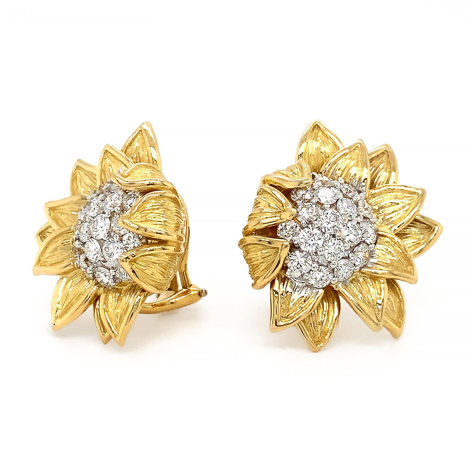 Taille ronde Boucles d'oreilles tournesol en or jaune 18K avec diamants en vente