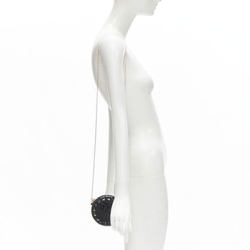 VALENTIN Rockstud black patent leather studded gold chain circle crossbody bag
Reference: KEDG/A00217
Brand: Valentino
Designer: Pier Paolo Piccioli
Collection: Rockstud
Material: Patent Leather
Color: Black
Pattern: Solid
Closure: Zip
Lining: 