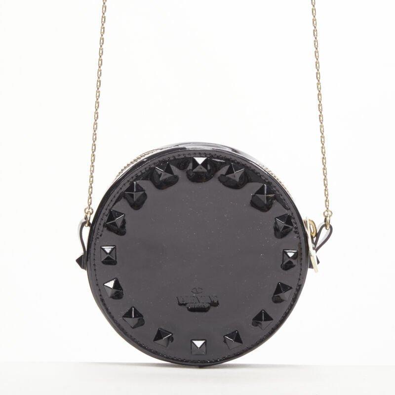 VALENTIN Rockstud black patent leather studded gold chain circle crossbody bag For Sale 1