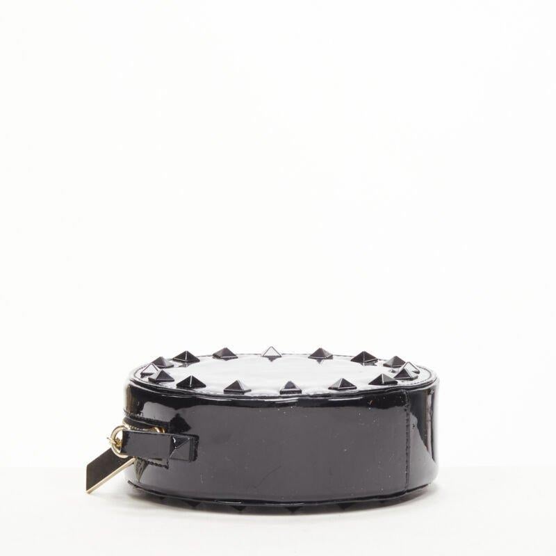 VALENTIN Rockstud black patent leather studded gold chain circle crossbody bag For Sale 2