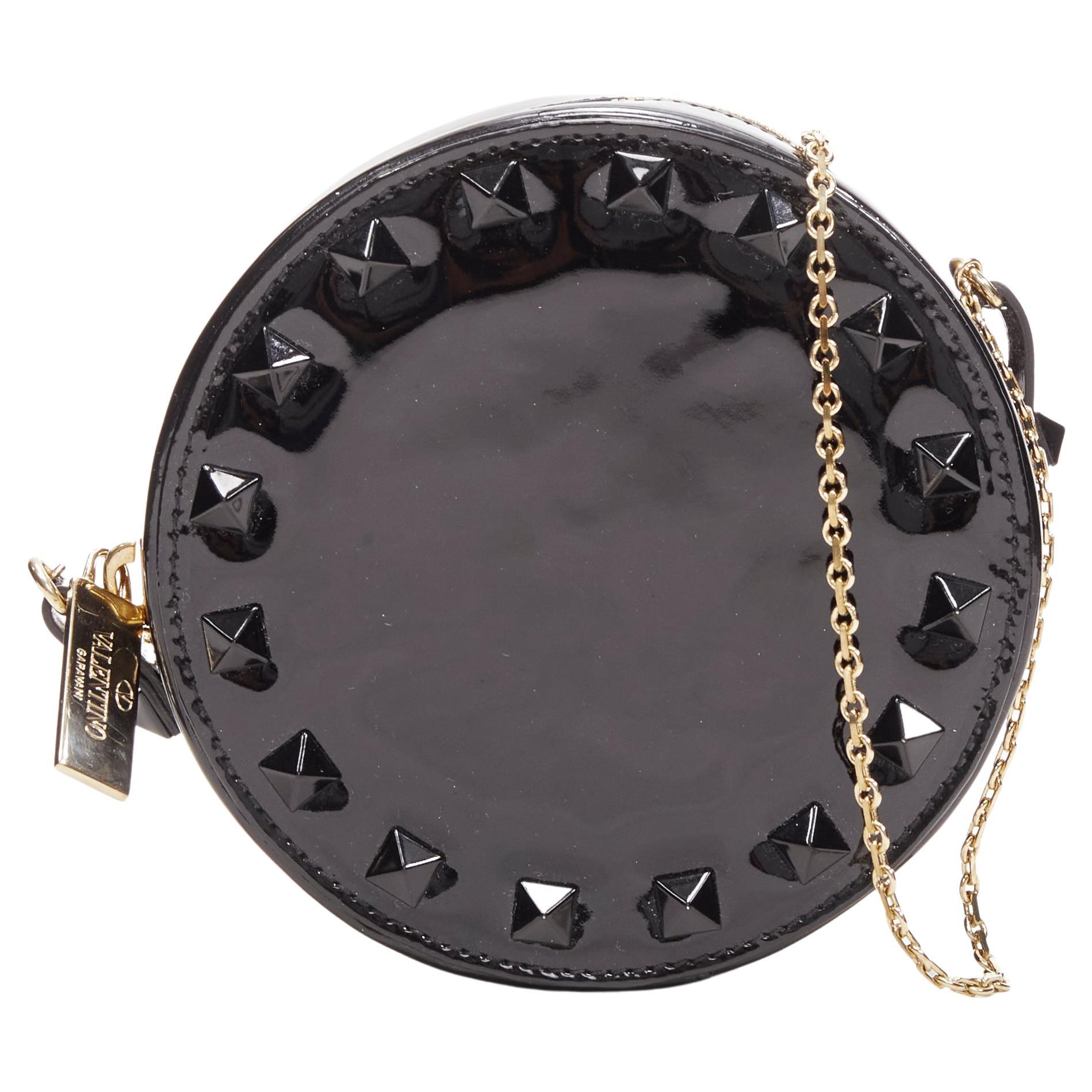 VALENTIN Rockstud black patent leather studded gold chain circle crossbody bag For Sale