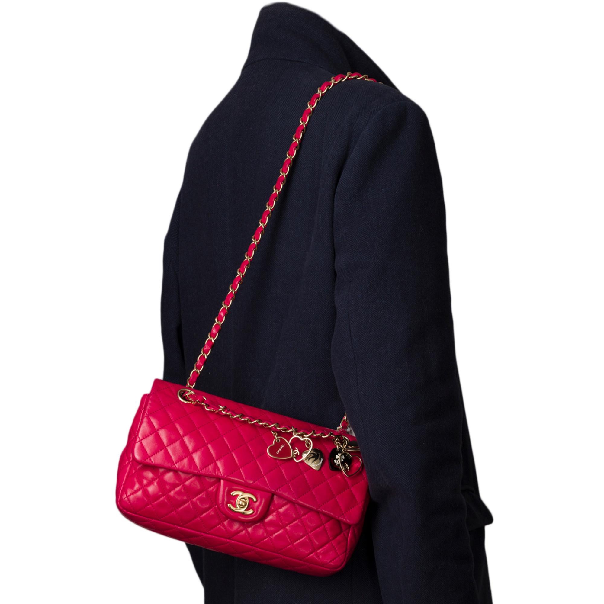 Valentine Hearts Chanel Classic Flap shoulder bag in Red quilted lambskin, GHW 4