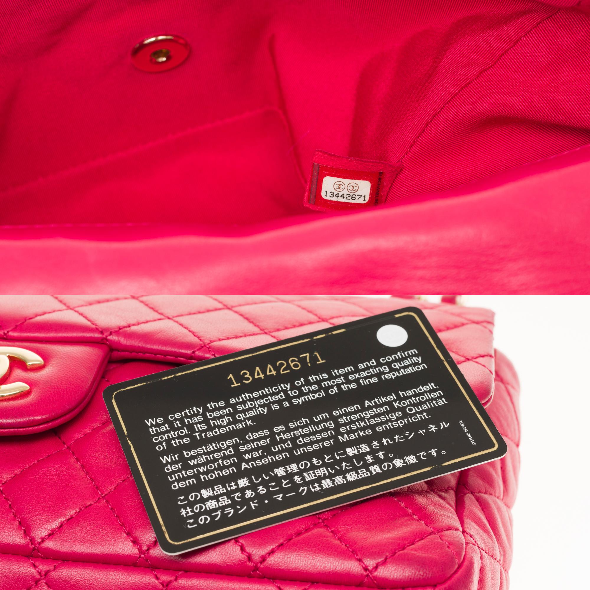 Valentine Hearts Chanel Classic Flap shoulder bag in Red quilted lambskin, GHW In Good Condition In Paris, IDF
