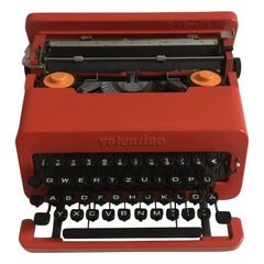 Machine à écrire Valentine S par Ettore Sottsass et Perry A. King pour Olivetti:: 1969
