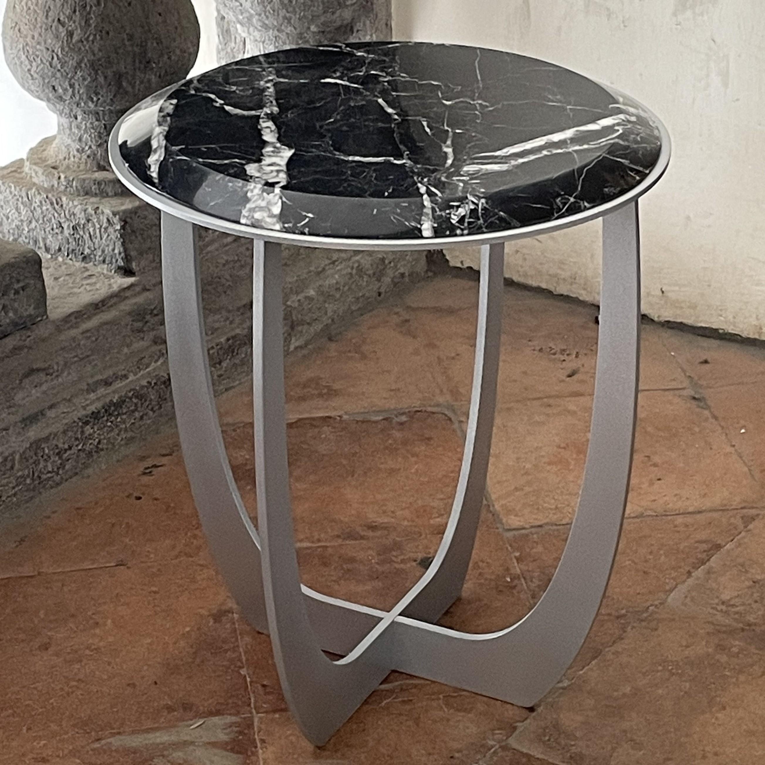 runder couchtisch 'Valentine' aus schwarzem marquinia von William Mulas (Italian) im Angebot