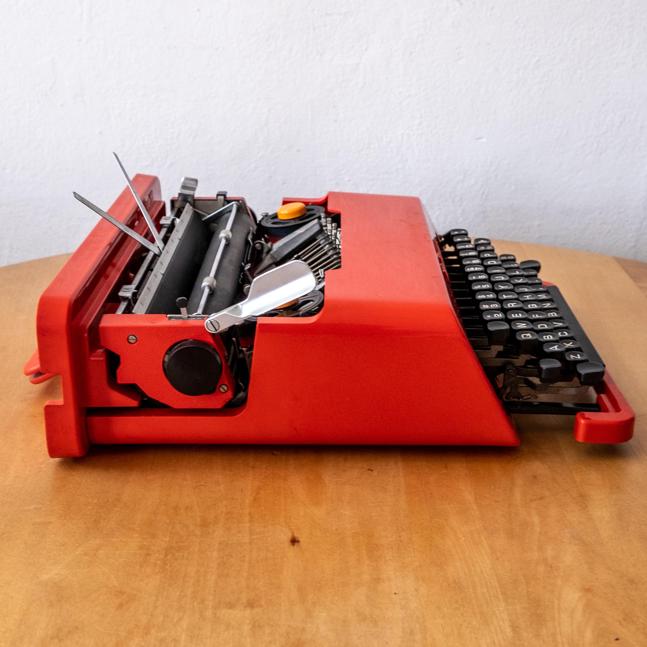 Valentine Typewriter by Ettore Sottsass & Perry King with Olivetti Hang Tag 1