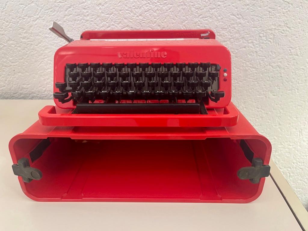 Valentine Typewriter by Ettore Sottsass produced by Olivetti, Italy ca. 1960s For Sale 4