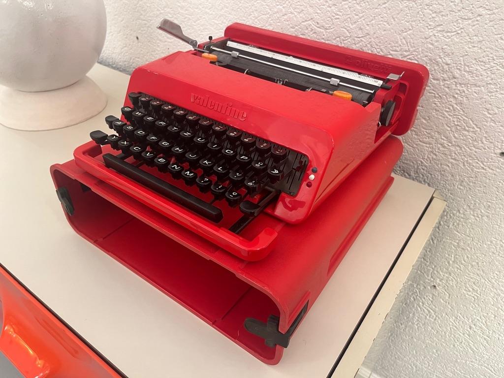 Valentine Typewriter by Ettore Sottsass produced by Olivetti, Italy ca. 1960s For Sale 5