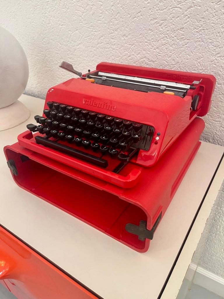 Valentine Typewriter by Ettore Sottsass produced by Olivetti, Italy ca. 1960s For Sale 2