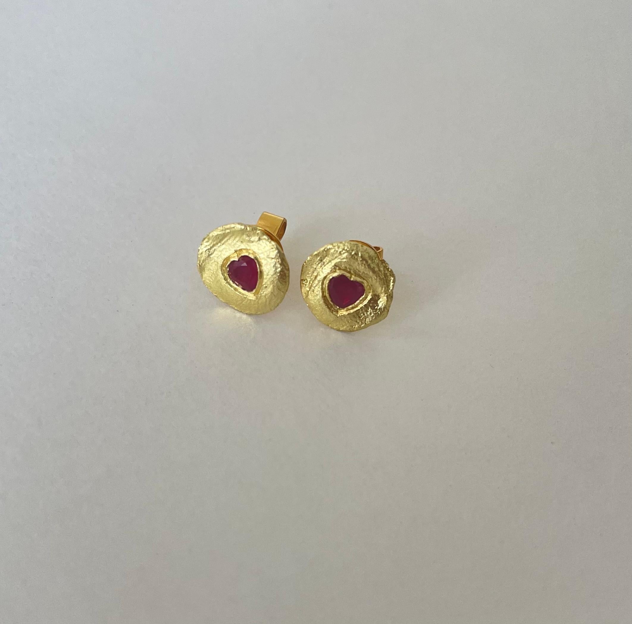 These elegant Valentine’s Disc Earrings feature a sparkling 18k gold ruby stone in the center, surrounded by a graceful disc with a bezel setting. The disc is intricately crafted with a fluid, openwork design, giving the earrings a light and airy
