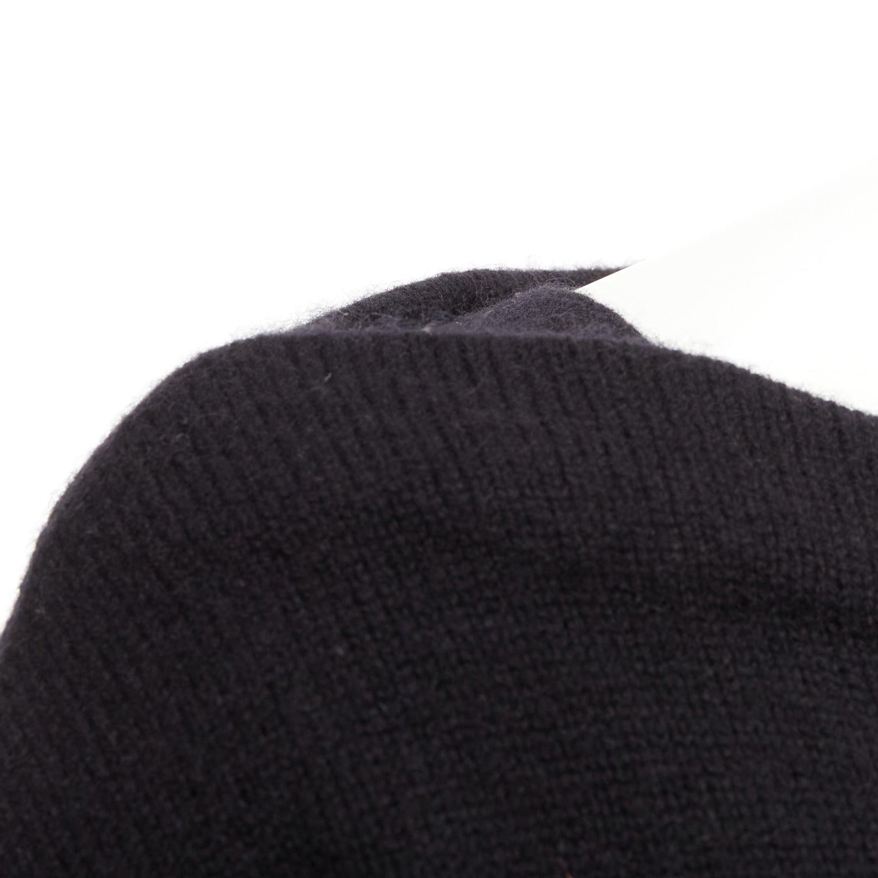 VALENTINO 100% cashmere black bateau neck crop sweater top XS
Reference: TGAS/D01071
Brand: Valentino
Material: Cashmere
Color: Black
Pattern: Solid
Closure: Pullover
Extra Details: Layered shoulder detail.
Made in: Italy

CONDITION:
Condition: