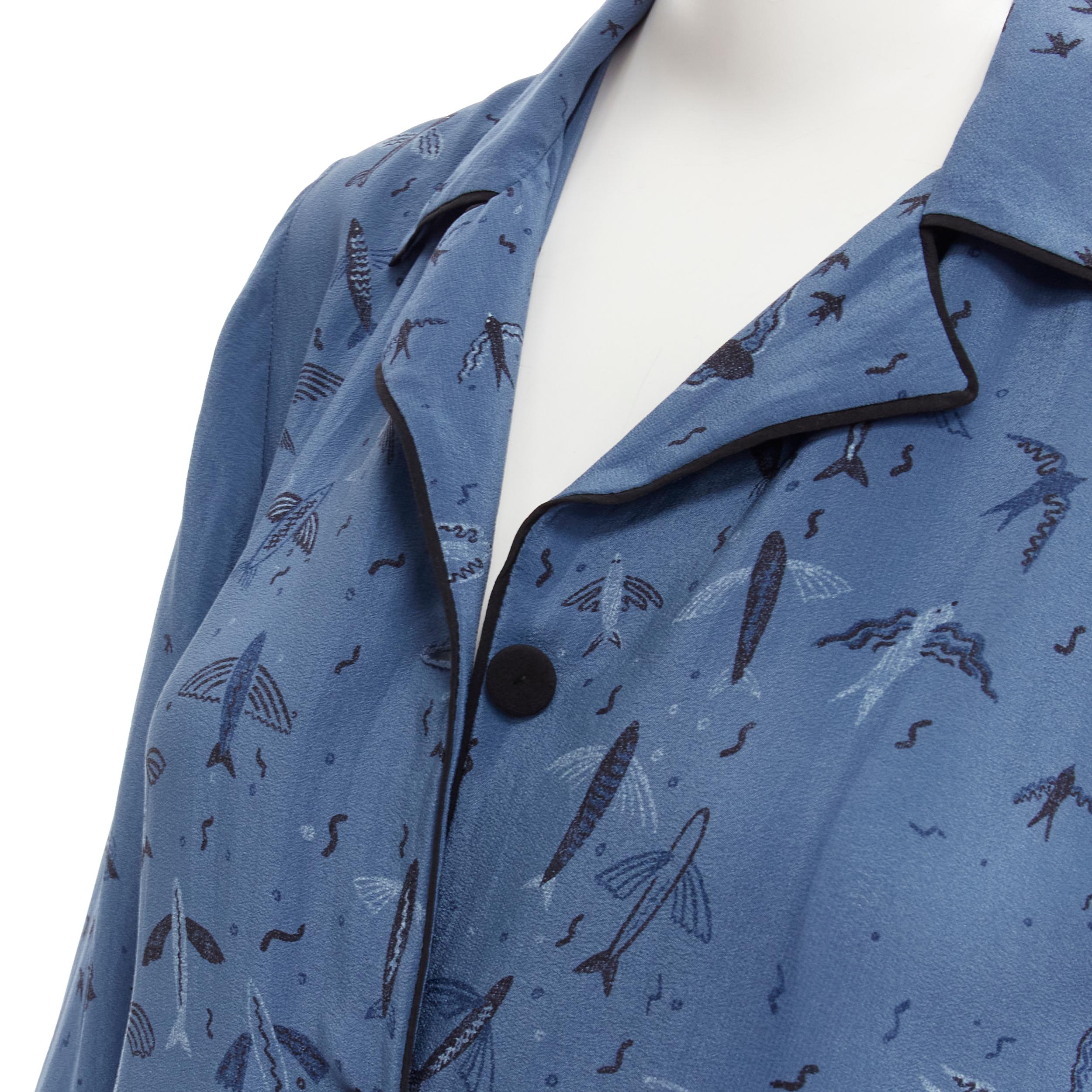 VALENTINO 100% silk 2017 Garden of Early Delights Corpora silk blue shirt S 
Reference: LNKO/A01904 
Brand: Valentino 
Collection: Spring Summer 2017 
Material: Silk 
Color: Blue 
Pattern: Abstract 
Closure: Button 
Extra Detail: Black piping. Dual