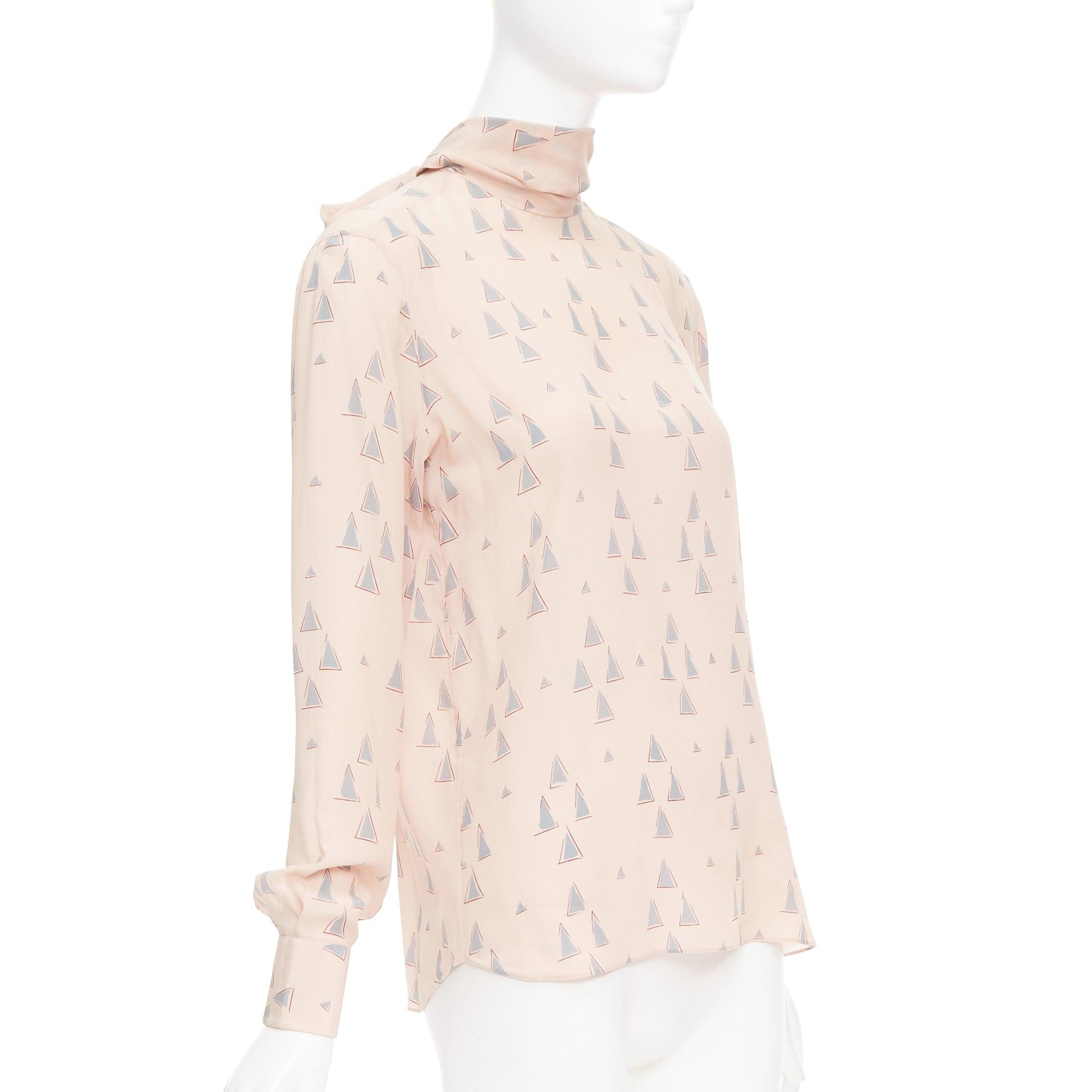 VALENTINO 100% silk blush pink grey triangle print tie neck blouse US4 S
Reference: GEGG/A00134
Brand: Valentino
Designer: Pier Paolo Piccioli
Material: Silk
Color: Pink, Grey
Pattern: Geometric
Closure: Keyhole Button
Extra Details: This Valentino