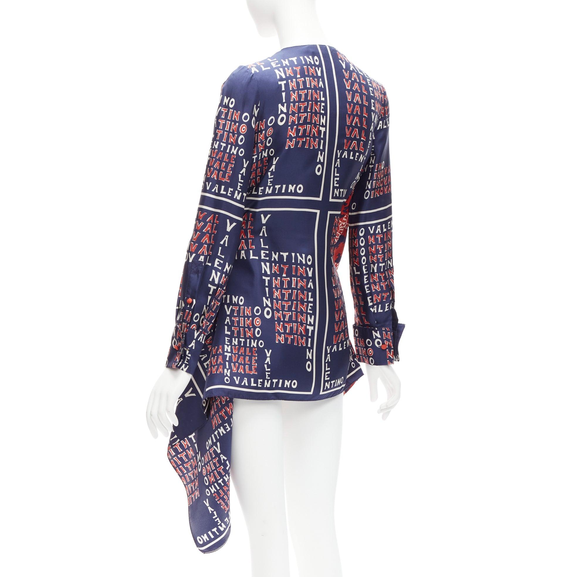VALENTINO 100% Seide marineblau rot Archive Logo Print Wickelkimonohemd IT36 XXS im Angebot 1