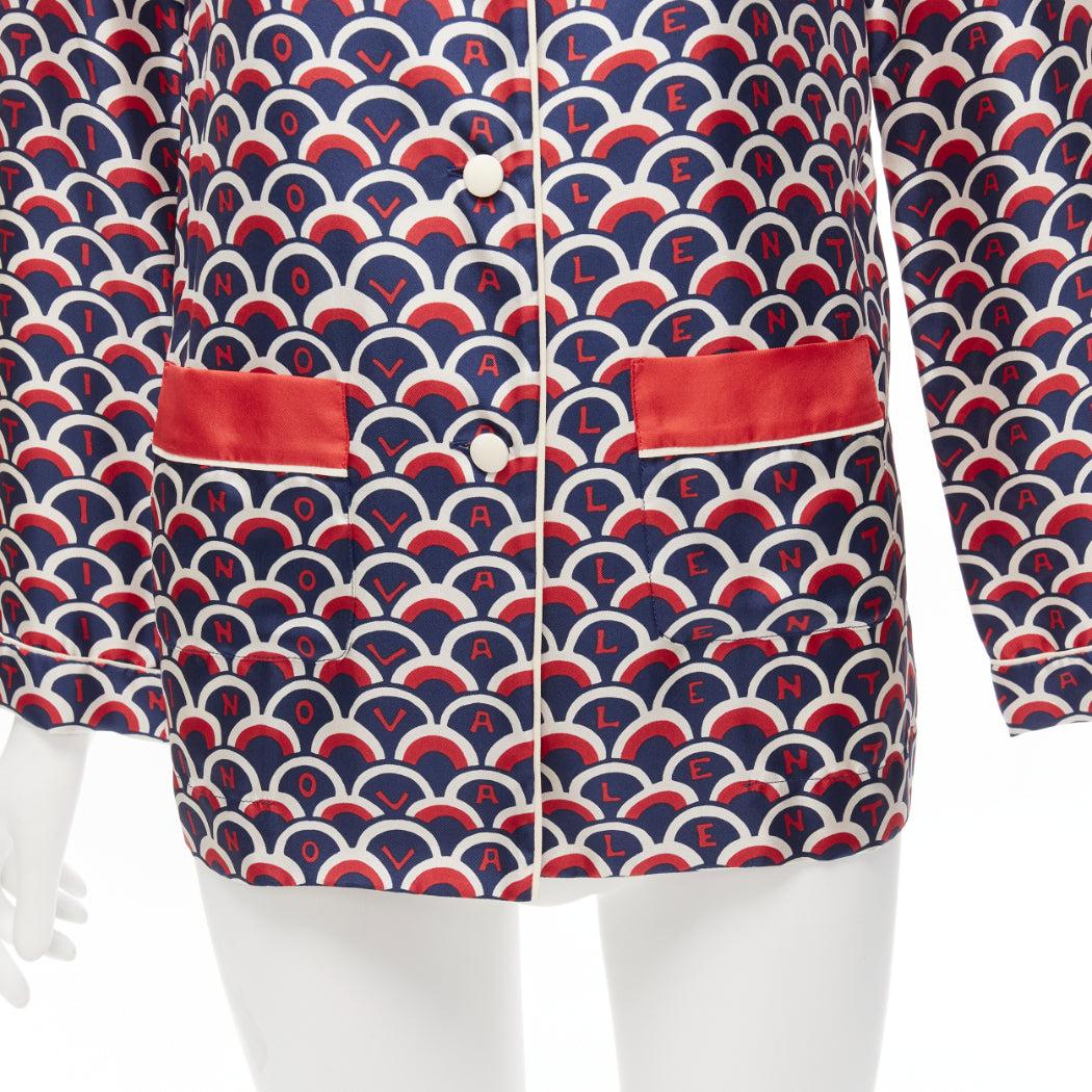 VALENTINO 100% silk Scale navy red logo print pajama shirt IT36 XXS
Reference: LNKO/A02235
Brand: Valentino
Designer: Pier Paolo Piccioli
Collection: Scale
Material: Silk
Color: Red, Navy
Pattern: Monogram
Closure: Button
Extra Details: Crafted from