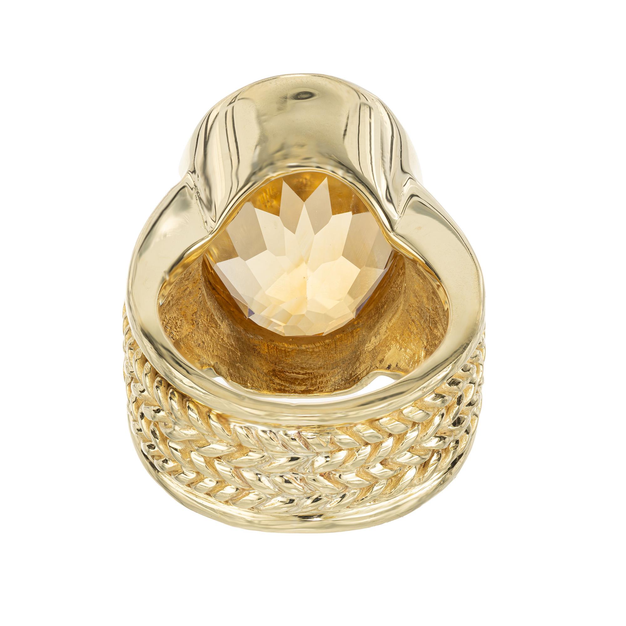 Women's Valentino 11.00 Carat Oval Citrine Yellow Gold Cocktail Ring For Sale