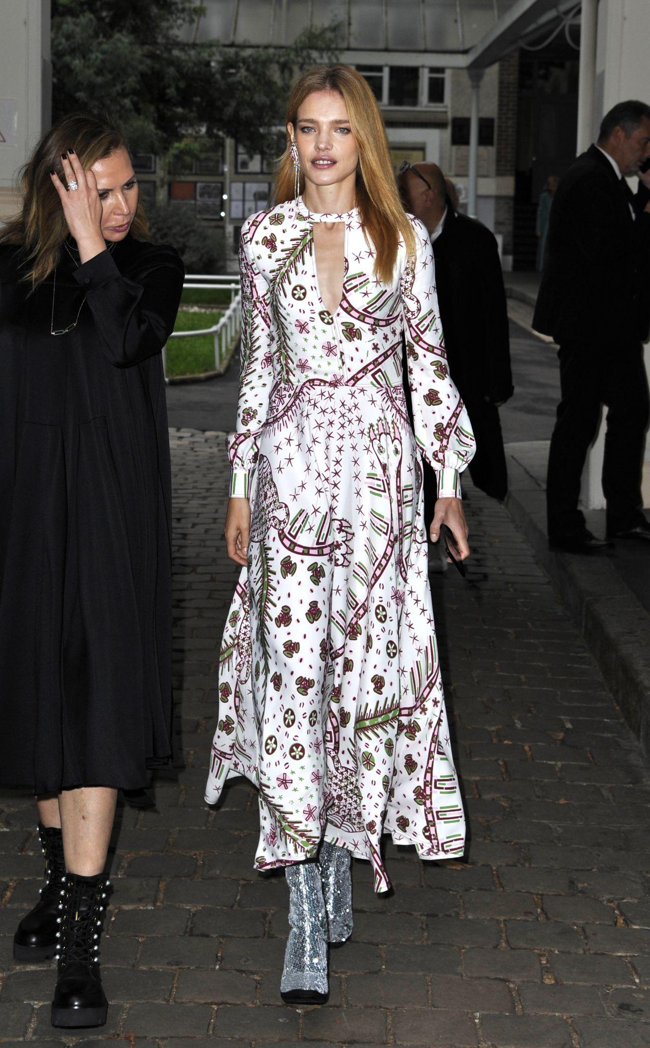 Valentino 18 white aztec leopard print crepe cady low cut silk gown dress IT 38 For Sale 9