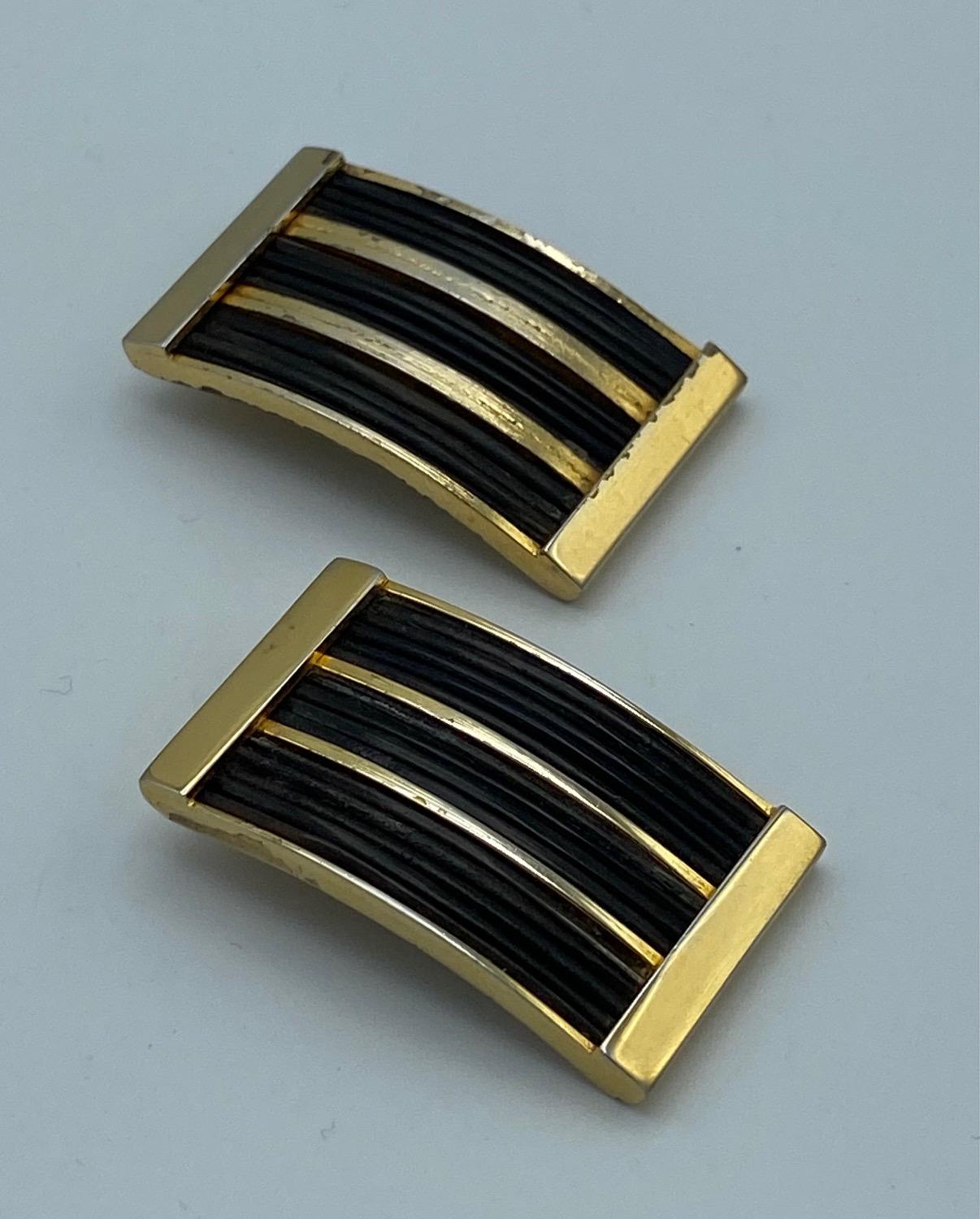 Valentino 1970s Gold Rectangular Earrings In Good Condition In New York, NY