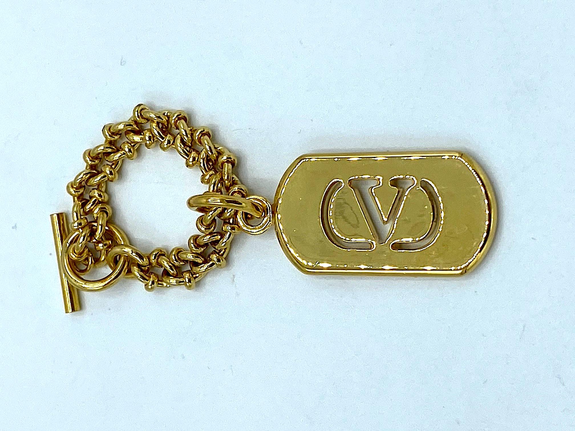 Valentino 1980 / 1990s Gold Chain Logo Key Ring with Tag In Good Condition For Sale In New York, NY