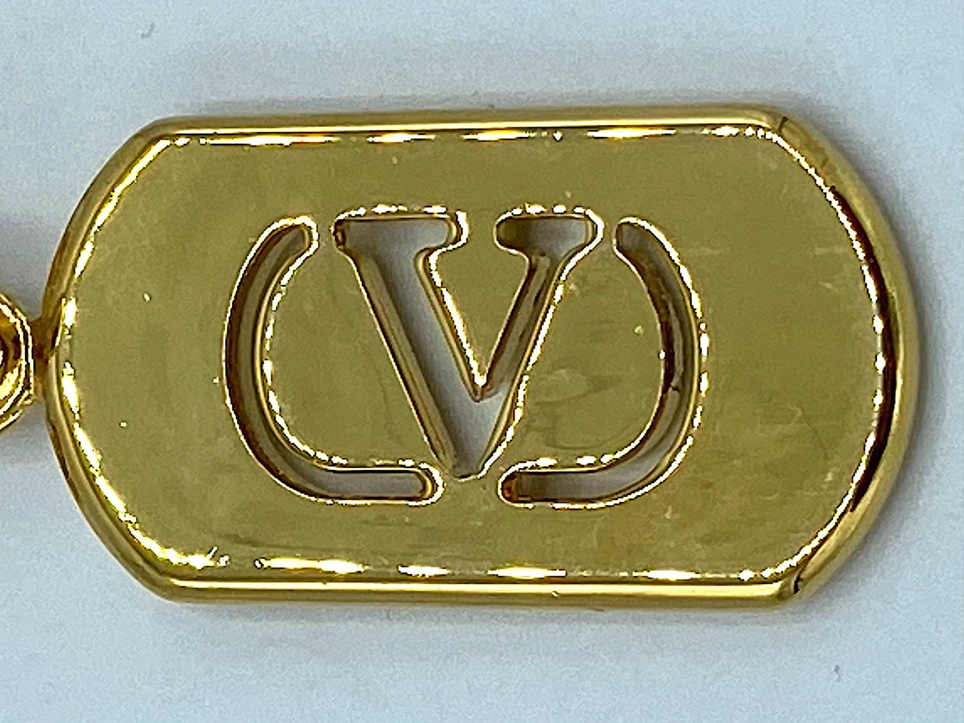 Valentino 1980 / 1990s Gold Chain Logo Key Ring with Tag In Good Condition For Sale In New York, NY