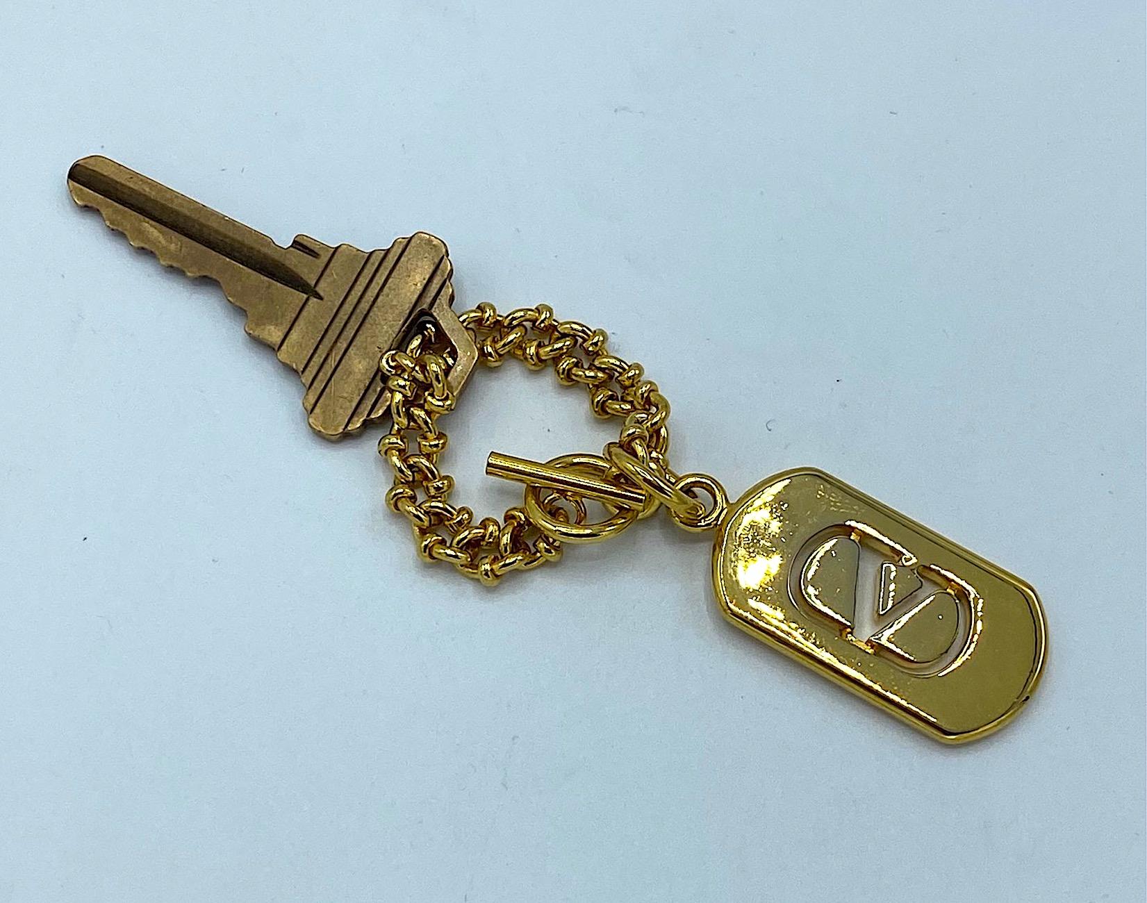 Valentino 1980 / 1990s Gold Chain Logo Key Ring with Tag For Sale 1