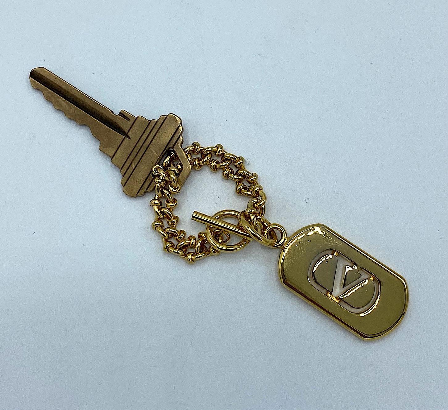 Valentino 1980 / 1990s Gold Chain Logo Key Ring with Tag For Sale 2