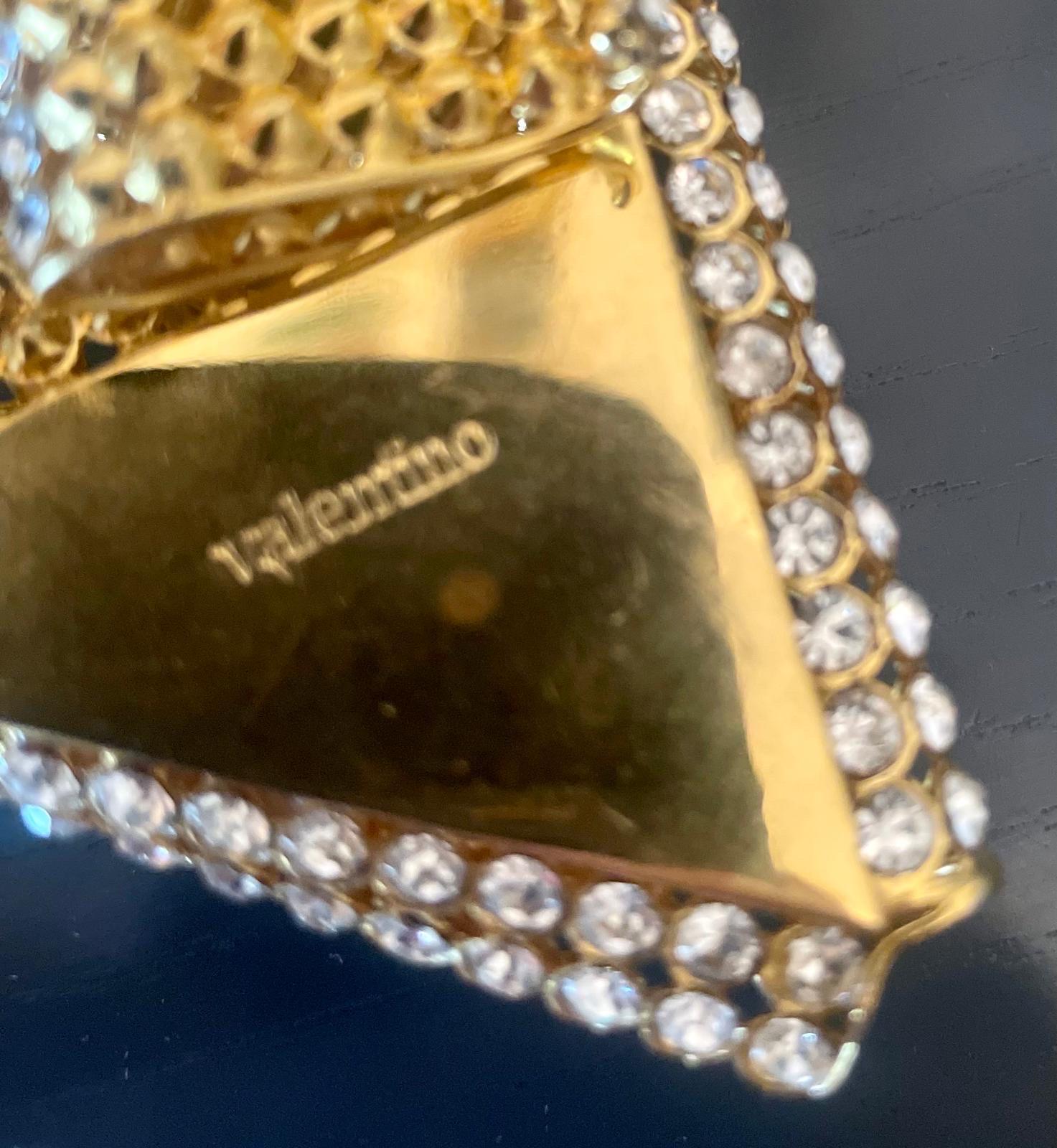 Valentino 1980 vintage golden metal and strass Brooch For Sale 1